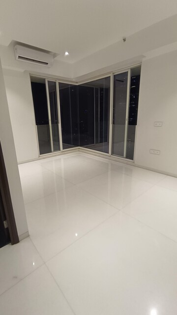 Room in 3 BHK Apartment at Raheja Imperia, Worli – for Rent