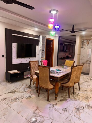 Master Bedroom in 4 BHK Builder Floor at Sector 38 – for Rent