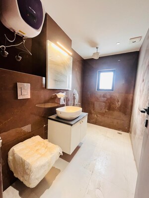 Living Room in 4 BHK Builder Floor at Sector 38 – for Rent