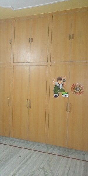 Room in 2 BHK Builder Floor at Sector 9 – for Rent