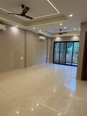 Room in 3 BHK Builder Floor at S 27 Luxury Homes, Greater Kailash I – for Sale