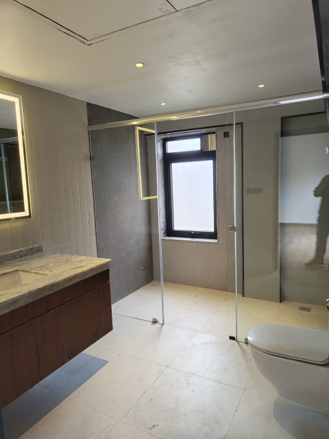 3 BHK + Servant Room Apartment For Rent in Vaishnavi Premiere