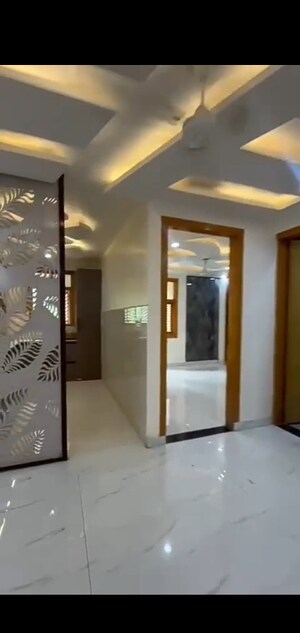 Room in 3 BHK Builder Floor at Dwarka Mor – for Sale