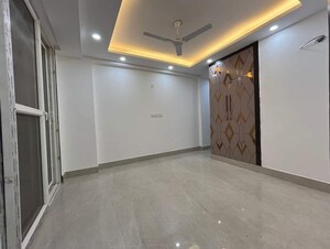 Room in 3 BHK Builder Floor at Saket – for Rent