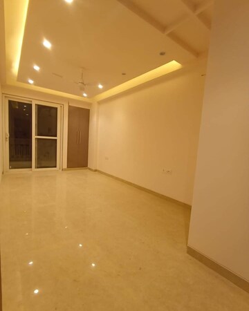 Room in 3 BHK Builder Floor at Saket – for Rent