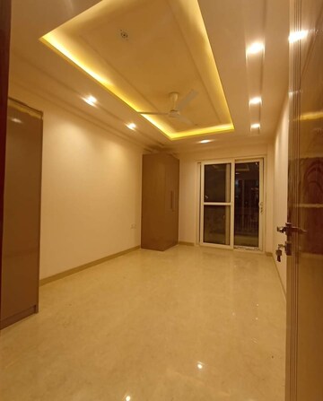 Room in 3 BHK Builder Floor at Saket – for Rent