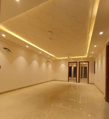 Room in 3 BHK Builder Floor at Saket – for Rent