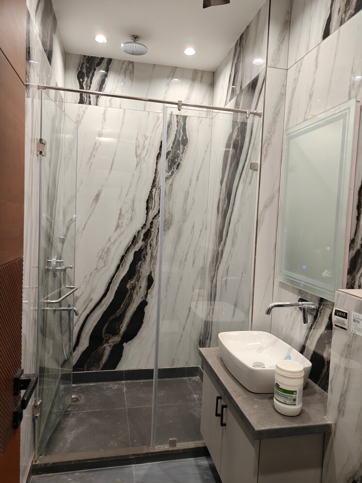 Bathroom, model town phase 2 3 Bedroom 1800 Sq.Ft. Builder Floor In Model Town Phase 2 Delhi 9603214