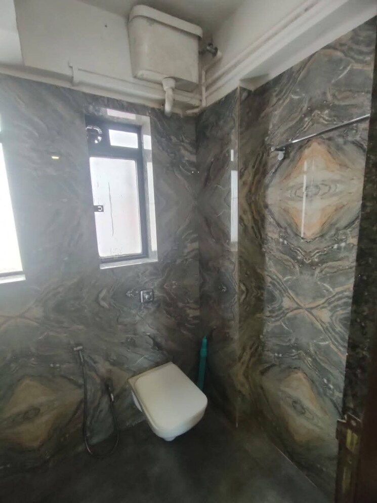 Bathroom, mamata-apartments 3 Bedroom 1100 Sq.Ft. Apartment In Prabhadevi Mumbai 9603226