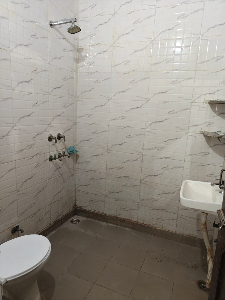 Bathroom, mahendru enclave 2 Bedroom 900 Sq.Ft. Builder Floor In Mahendru Enclave Delhi 9603230