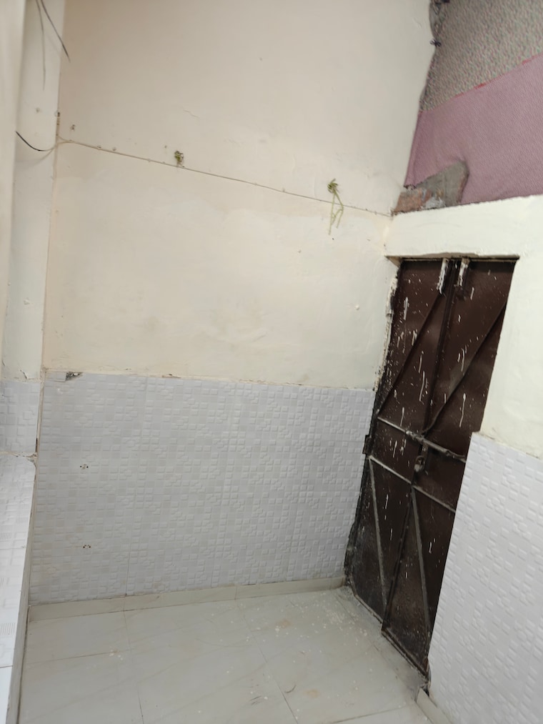 Nearby, mahendru enclave 2 Bedroom 900 Sq.Ft. Builder Floor In Mahendru Enclave Delhi 9603230