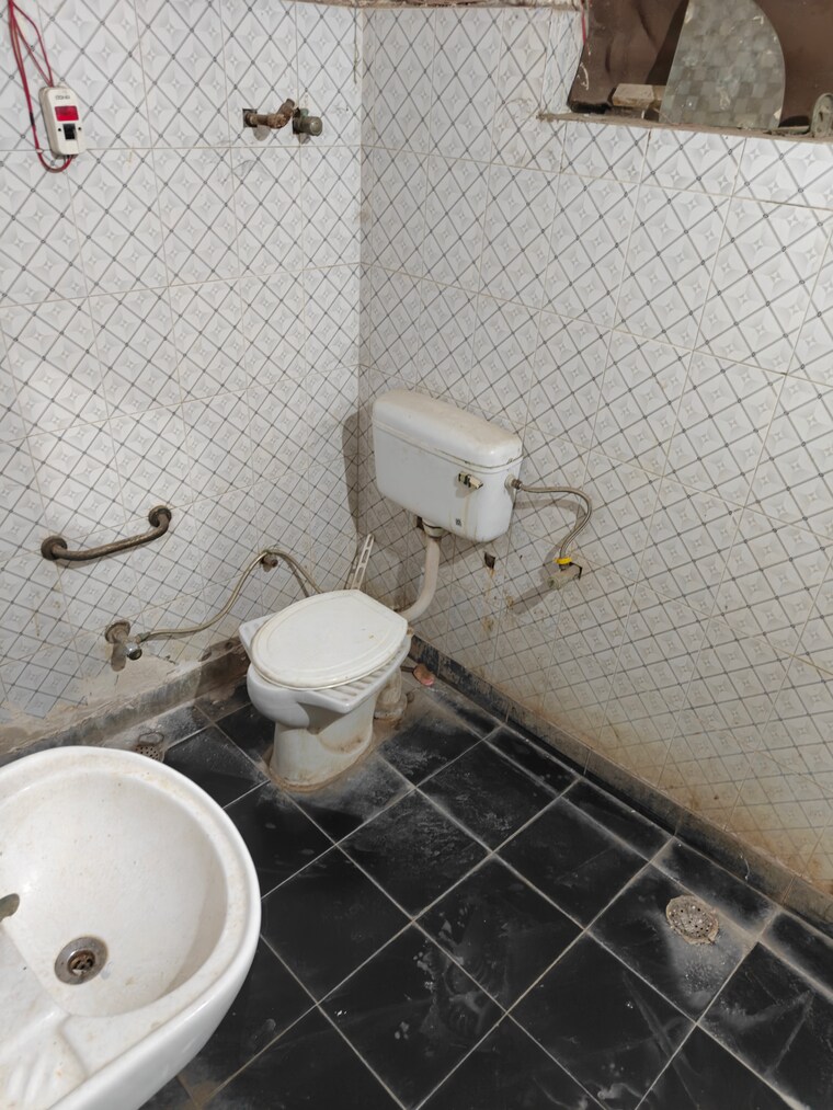 Bathroom, mahendru enclave 2 Bedroom 900 Sq.Ft. Builder Floor In Mahendru Enclave Delhi 9603230