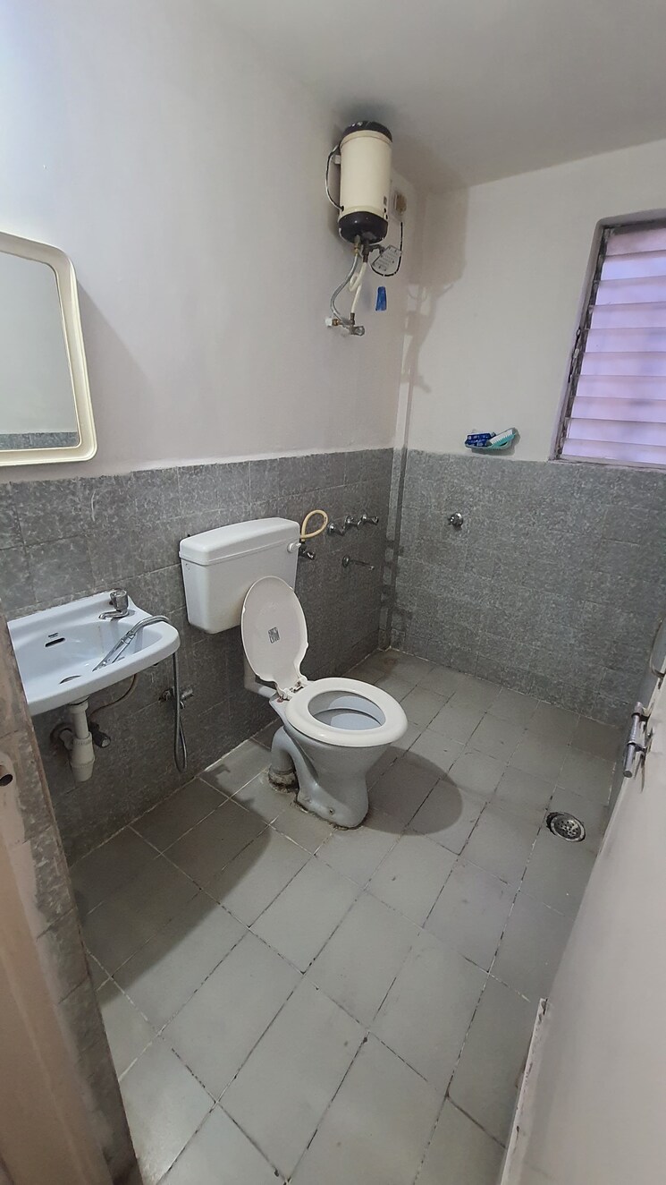 Bathroom, goel-ganga-hamlet 1 Bedroom 725 Sq.Ft. Apartment In Viman Nagar Pune 9603231