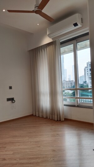 Room in 3 BHK Apartment at Sumer Trinity Towers, Prabhadevi – for Rent