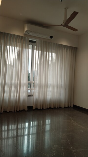 Room in 3 BHK Apartment at Sumer Trinity Towers, Prabhadevi – for Rent