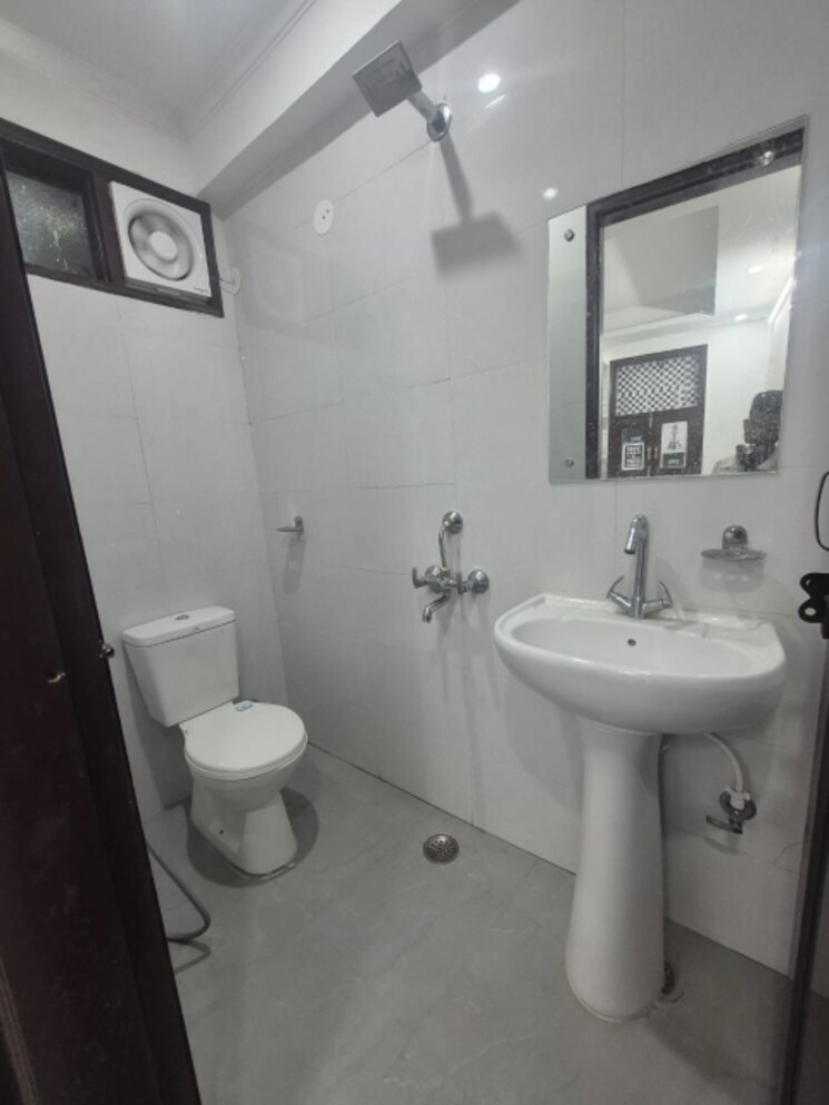 Bathroom, saket 1 RK 350 Sq.Ft. Builder Floor In Saket Delhi 9603241