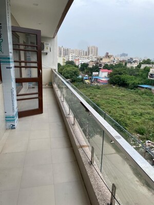 Balcony in 4 BHK Builder Floor at SS Mayfield Gardens, Sector 51 – for Rent