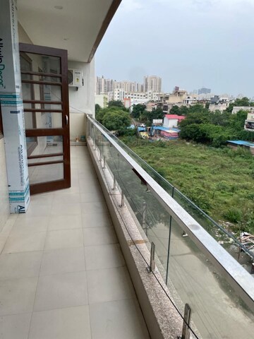 Balcony in 4 BHK Builder Floor at SS Mayfield Gardens, Sector 51 – for Rent