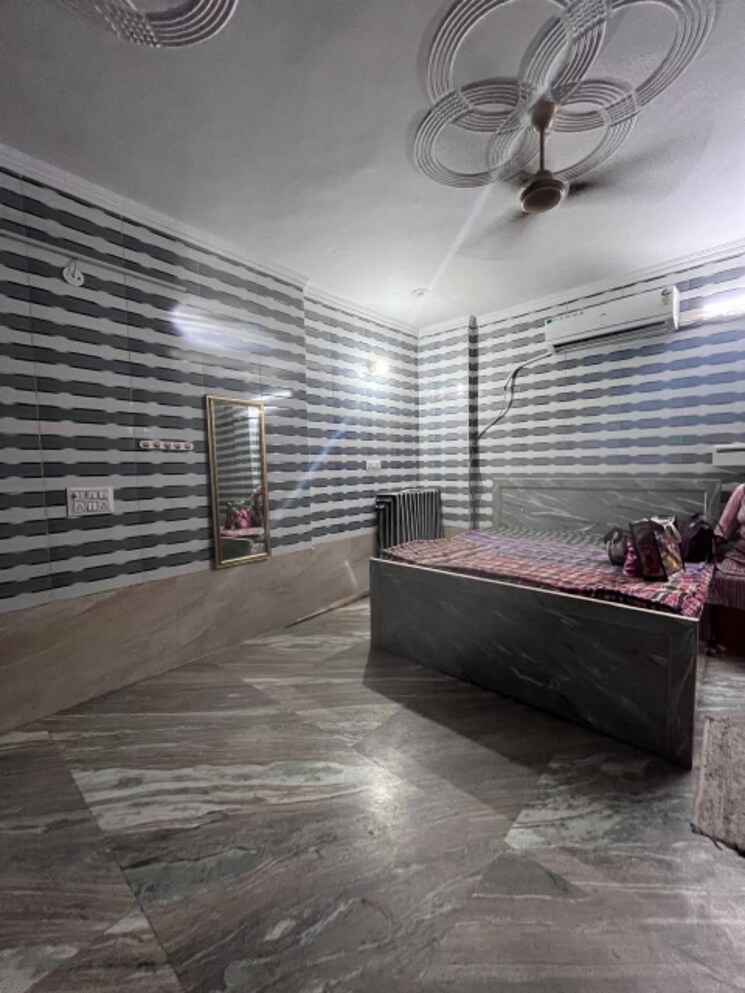  Parking, saket 1 RK 350 Sq.Ft. Builder Floor In Saket Delhi 9603260