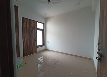 Room in 1 BHK Builder Floor at Saket – for Rent