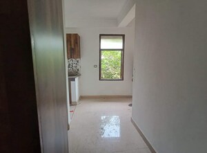 Room in 1 BHK Builder Floor at Saket – for Rent