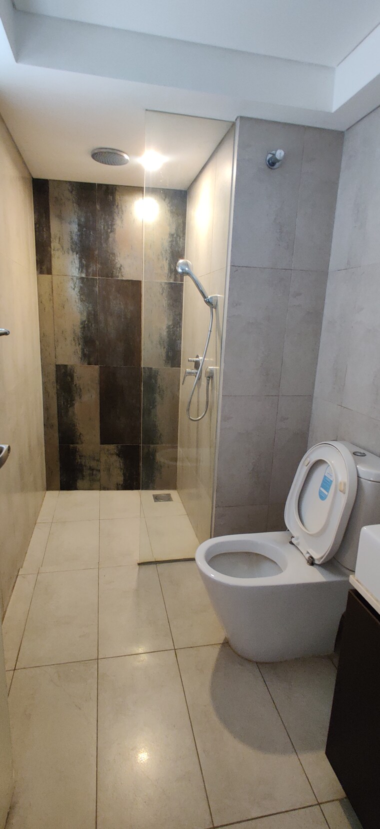 Bathroom, kumar-city 4 Bedroom 3500 Sq.Ft. Villa In Kalyani Nagar Pune 9603277