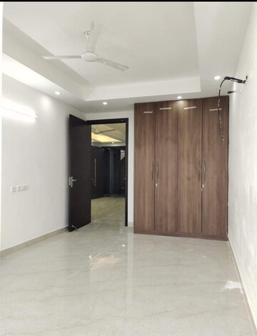 Room in 2 BHK Builder Floor at Saket – for Rent