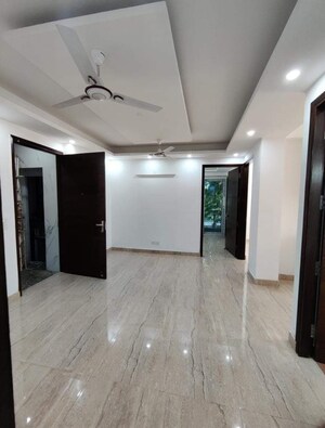 Room in 2 BHK Builder Floor at Saket – for Rent