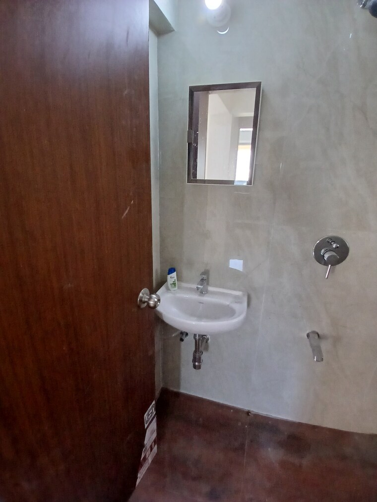 Bathroom, avant-hillway 1 Bedroom 450 Sq.Ft. Apartment In Goregaon East Mumbai 9603305