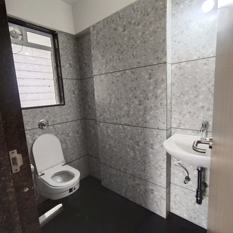 Bathroom, mantri-park 1 RK 265 Sq.Ft. Apartment In Goregaon East Mumbai 9603318