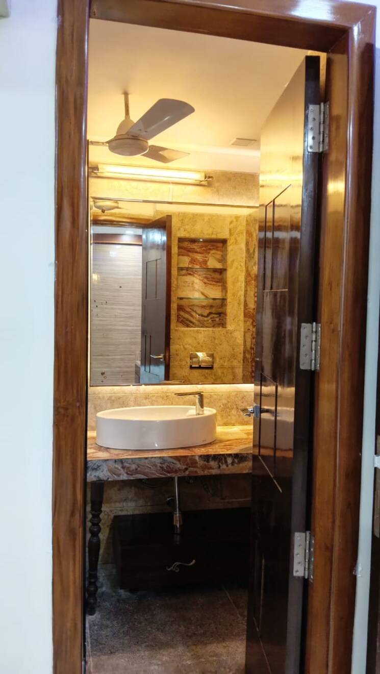 Bathroom, shivalik colony 3 Bedroom 1800 Sq.Ft. Builder Floor In Shivalik Colony Delhi 9603351