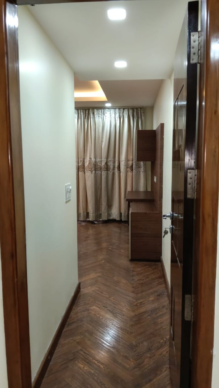 Room, shivalik colony 3 Bedroom 1800 Sq.Ft. Builder Floor In Shivalik Colony Delhi 9603351
