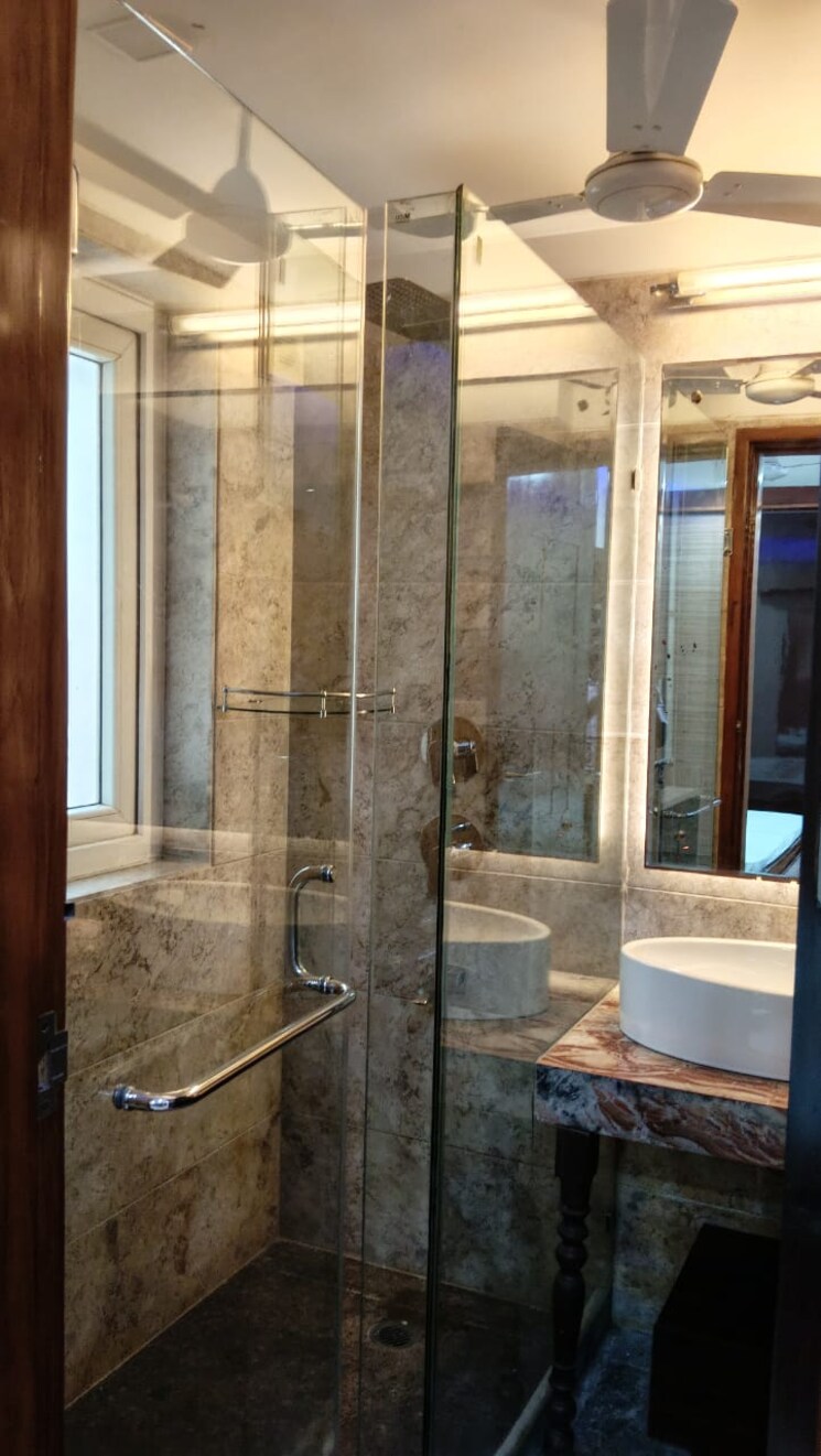 Other, shivalik colony 3 Bedroom 1800 Sq.Ft. Builder Floor In Shivalik Colony Delhi 9603351