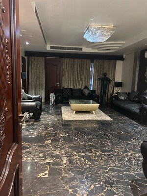 Parking in 3 BHK Independent House at RWA Apartments Sector 41, Sector 41 – for Rent