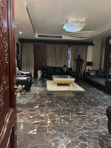 Parking in 3 BHK Independent House at RWA Apartments Sector 41, Sector 41 – for Rent