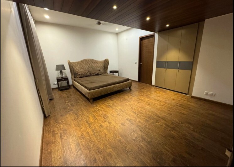 Room, rwa-apartments-sector-39 5 Bedroom 5000 Sq.Ft. Independent House In Sector 39 Noida 9603360