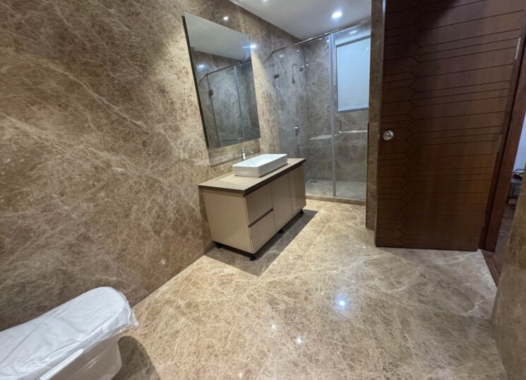 Bathroom, rwa-apartments-sector-39 5 Bedroom 5000 Sq.Ft. Independent House In Sector 39 Noida 9603360
