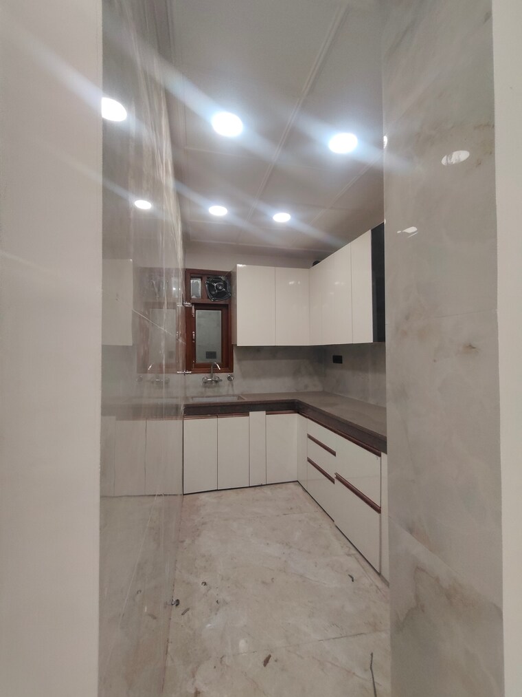 Bathroom, govindpuri 3 Bedroom 900 Sq.Ft. Builder Floor In Govindpuri Delhi 9603364