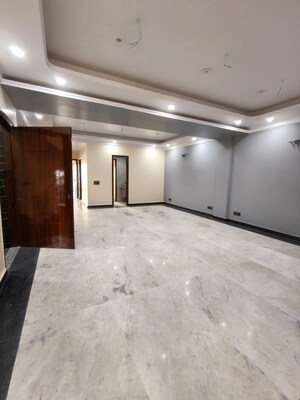 Room in 3.5 BHK Independent House at RWA Apartments Sector 40, Sector 40 – for Rent