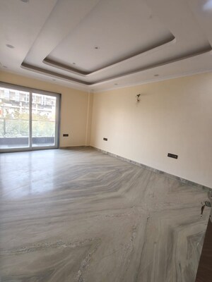 Room in 3.5 BHK Independent House at RWA Apartments Sector 40, Sector 40 – for Rent