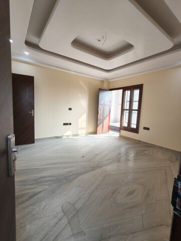 Bedroom in 3.5 BHK Independent House at RWA Apartments Sector 40, Sector 40 – for Rent