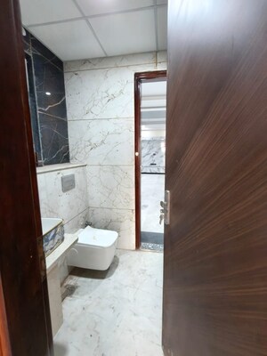 Bathroom in 3.5 BHK Independent House at RWA Apartments Sector 40, Sector 40 – for Rent