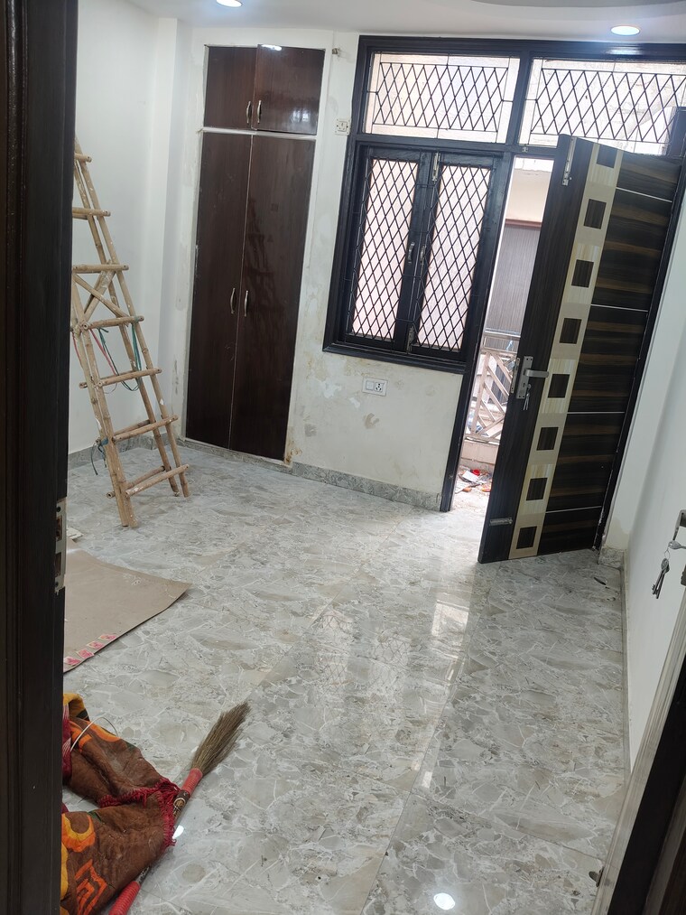 Balcony, govindpuri 3 Bedroom 909 Sq.Ft. Builder Floor In Govindpuri Delhi 9603380