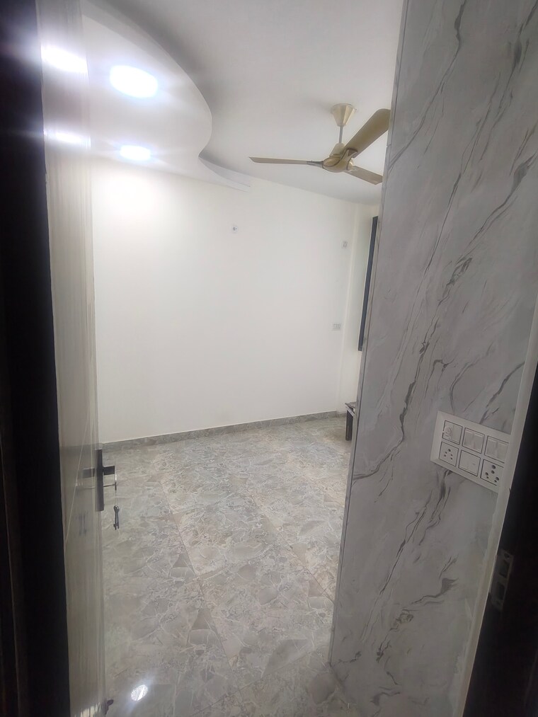 Bathroom, govindpuri 3 Bedroom 909 Sq.Ft. Builder Floor In Govindpuri Delhi 9603380