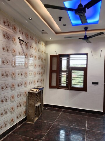 Room in 2.5 BHK Builder Floor at Huda – for Rent