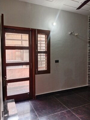 Room in 2.5 BHK Builder Floor at Huda – for Rent