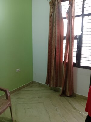 Room in 1.5 BHK Builder Floor at Huda – for Rent