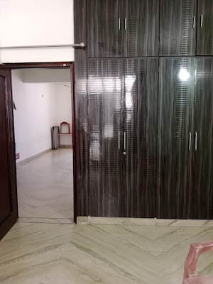 Room in 1.5 BHK Builder Floor at Huda – for Rent