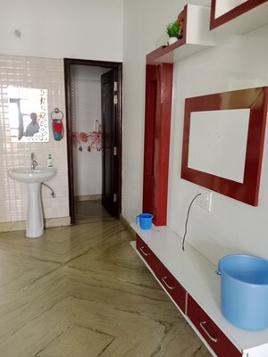 Room in 1.5 BHK Builder Floor at Huda – for Rent