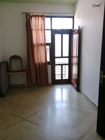 Room in 1.5 BHK Builder Floor at Huda – for Rent